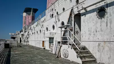 Rusty exeterior of SS United States
