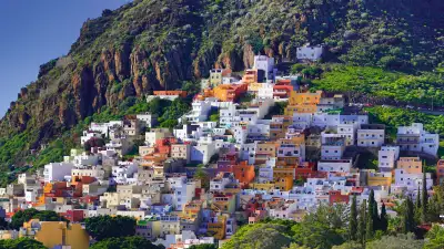 CallSprawling hillsides in Tenerife