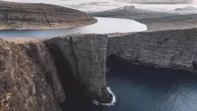 The clifftop lake and sea in S&oslash;r&aacute;svatn, Faroe Islands