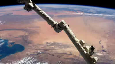 Hello, is this Planet Earth, by Tim Peake