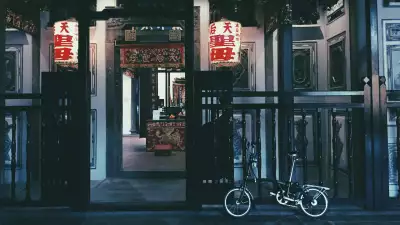 Brompton bike in front of traditional building #myunseencity