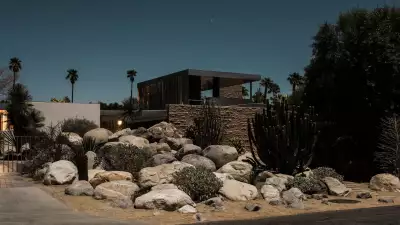 Kaufmann Desert House at midnight