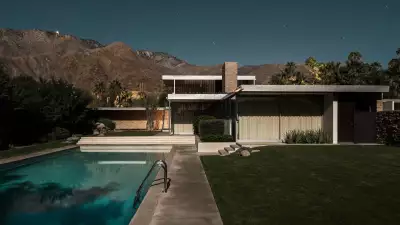 Kaufmann Desert House at midnight