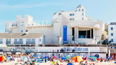 Tate St Ives and Porthmeor beach