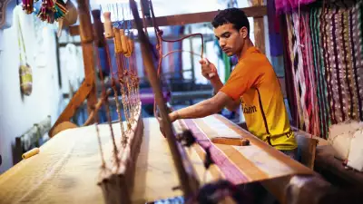 Morocco, Al-Magreb, Craftsman to the frame