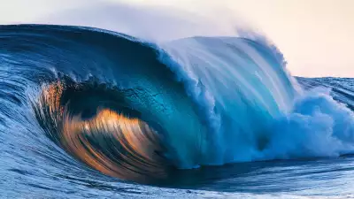 Piping wave breaking off the coast of western Australia