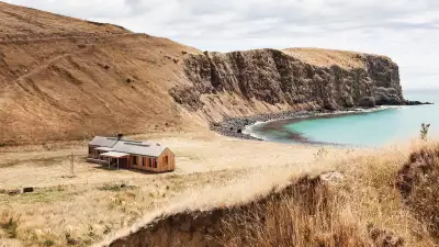 Scrubby Bay House on South Island, New Zealand