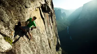 Alex Honnold climbing in the Netflix film Valley Uprising