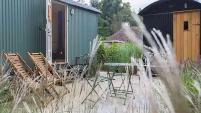 Exterior of the shepherd's hut at Daisbank bed and breakfast in the New Forest