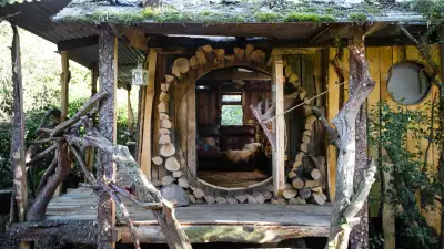 Self-catering accommodations in the UK and Ireland: Stumpy Hobbit at Mill Valley