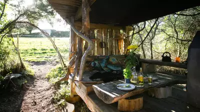 Self-catering accommodations in the UK and Ireland: Stumpy Hobbit at Mill Valley