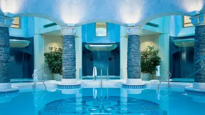 World's Most Awesome Swimming Pools: Fairmont Banff Springs Canada