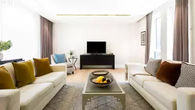 LOGAN PLACE &ndash; FLAT 1, Earl's Court