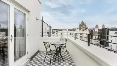 THE SAPPHIRE SUITE, KENSINGTON