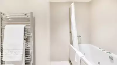 THE SAPPHIRE SUITE, KENSINGTON