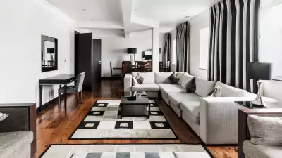 THE SAPPHIRE SUITE, KENSINGTON