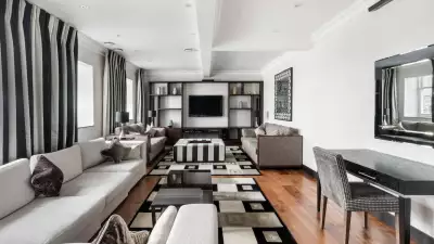 THE SAPPHIRE SUITE, KENSINGTON