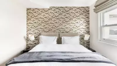 THE SAPPHIRE SUITE, KENSINGTON