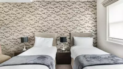 THE SAPPHIRE SUITE, KENSINGTON