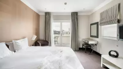 THE SAPPHIRE SUITE, KENSINGTON
