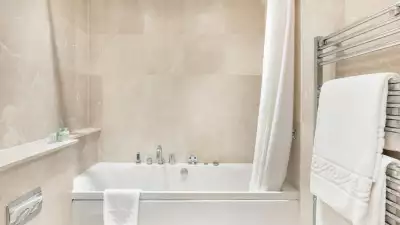 THE SAPPHIRE SUITE, KENSINGTON