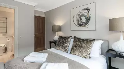 HERBERT CRESCENT, KNIGHTSBRIDGE