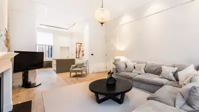 TOWNHOUSE, EARL&rsquo;S COURT