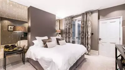 TOWNHOUSE, EARL&rsquo;S COURT
