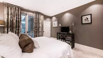 TOWNHOUSE, EARL&rsquo;S COURT