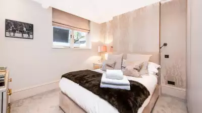 TOWNHOUSE, EARL&rsquo;S COURT