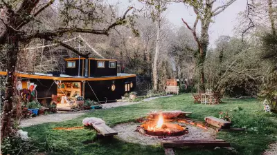 Self-catering accommodation: a barge to rent in Cornwall