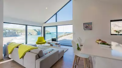 Cornish cottages by the sea: Rock