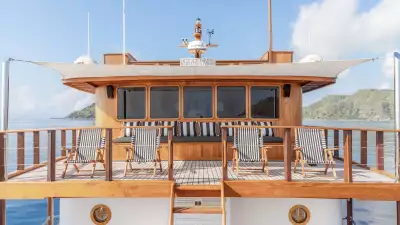 Rascal Rebel Bali bow view