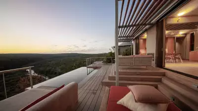 Outdoor terrace, Lepogo Lodges
