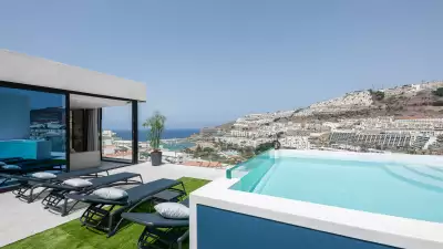 The One Luxury Apartments