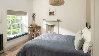Bedroom, Tincture