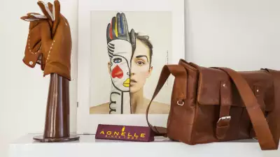 Ganterie Agnelle leather gloves and bag
