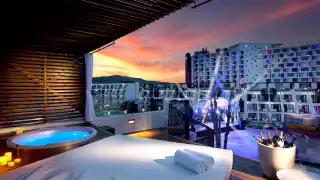 Rock_Suite_Platinum_terrace