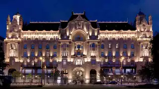 Gresham-Palace-Exterior-night