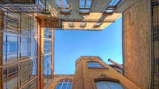 Brody-House-Ten_looking-up-from-the-courtyard