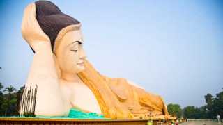 Myanmar_Overwhelmingly-large-reclining-buddha