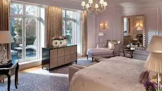 MOLON-Royal-Suit-Bedroom