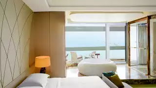 Sheraton-Huzhou-Premier-Room---King