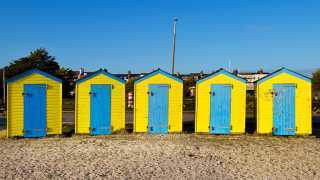 Beach-Huts-at-Littlehampton,-Sussex.-Pg-94