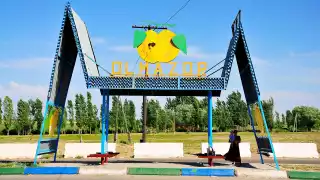 Dual triangle bus stop in Uzbekistan with lemon advertisment