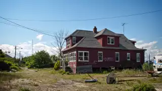 Abandoned house in Long Beach, Connecticut