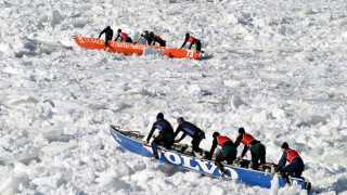 Teams race ice canoes near Quebec City