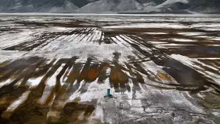 a dry lake in California on the eastern edge of the Sierra Nevada