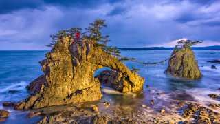 Best adventure holidays | Ganmon Rock, Japan