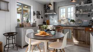 Self-catering accommodation: The kitchen in the Lobster Pot, Cornwall